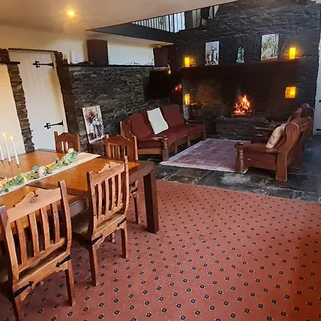 Secret Hideaway In Clare * The Hand